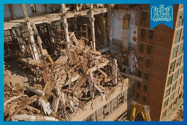 Снос зданий техникой - фото 1