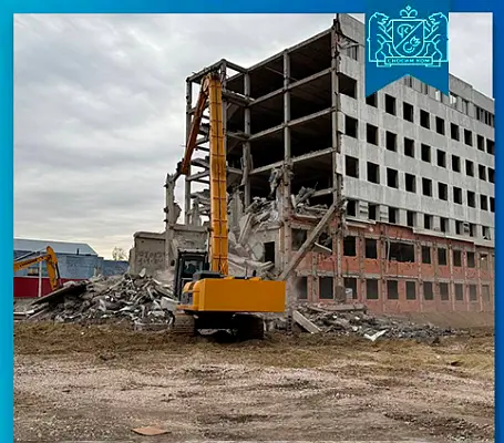 Снос многоквартирного дома - фото